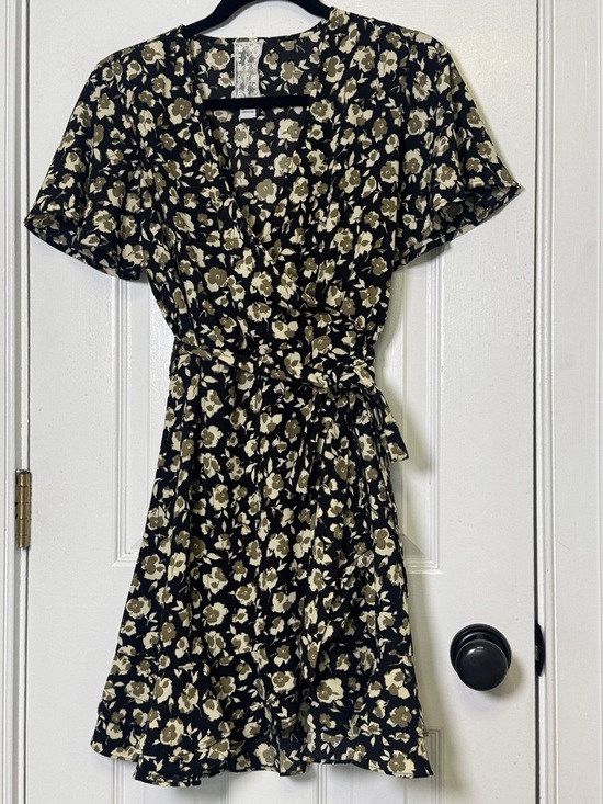 Sadie & Sage Dresses & Skirts - Sadie & Sage Anthro Faux Wrap Floral Mini Dress Taupe Black Boho M